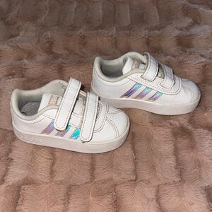 Adidas Kids Sneakers with Iridescent Accents Girls Size 5K